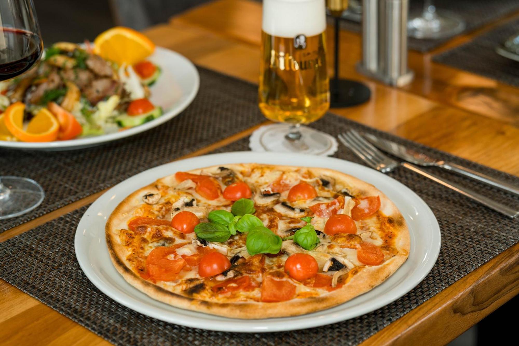 Roca Restaurant Und Hotel Bommersheim Buitenkant foto