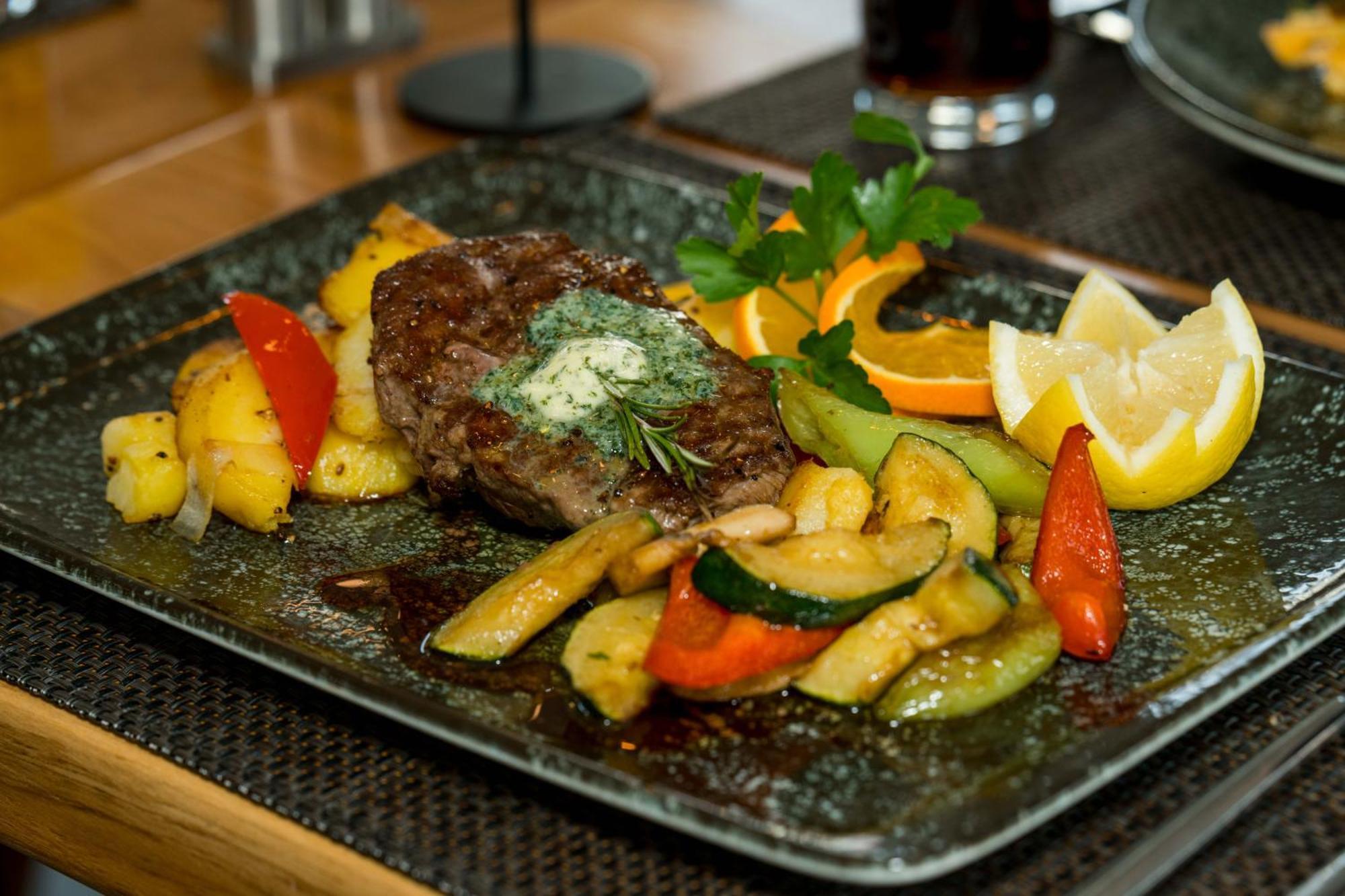 Roca Restaurant Und Hotel Bommersheim Buitenkant foto