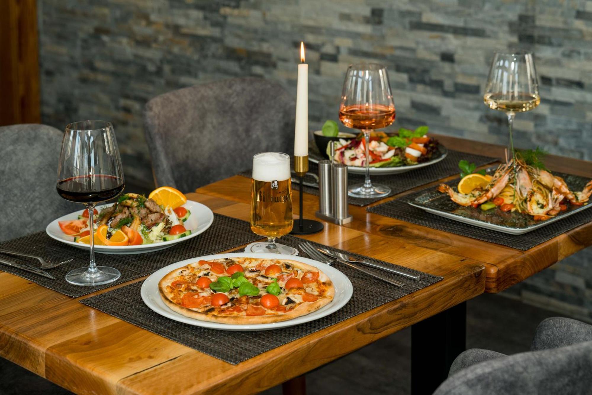 Roca Restaurant Und Hotel Bommersheim Buitenkant foto