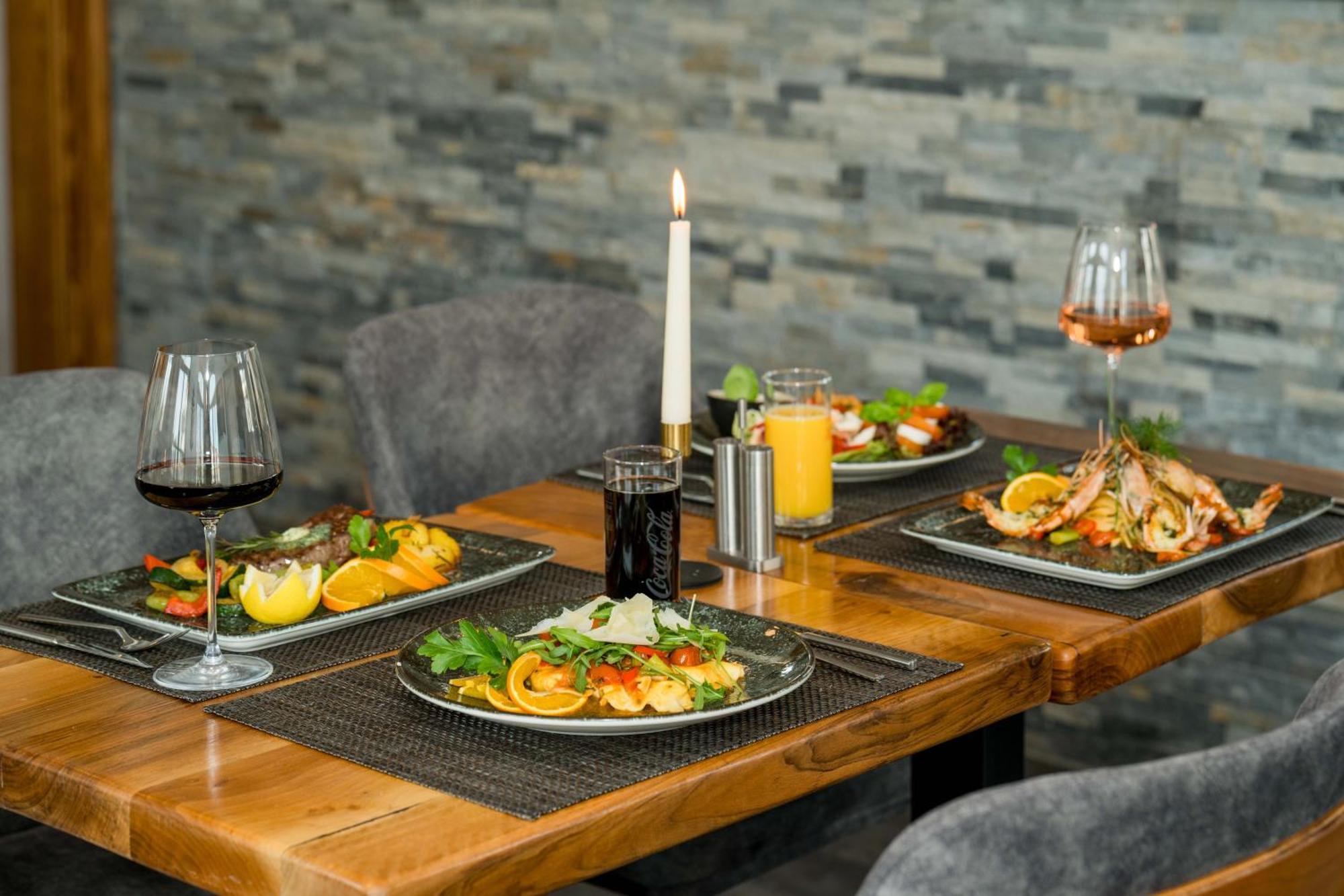 Roca Restaurant Und Hotel Bommersheim Buitenkant foto