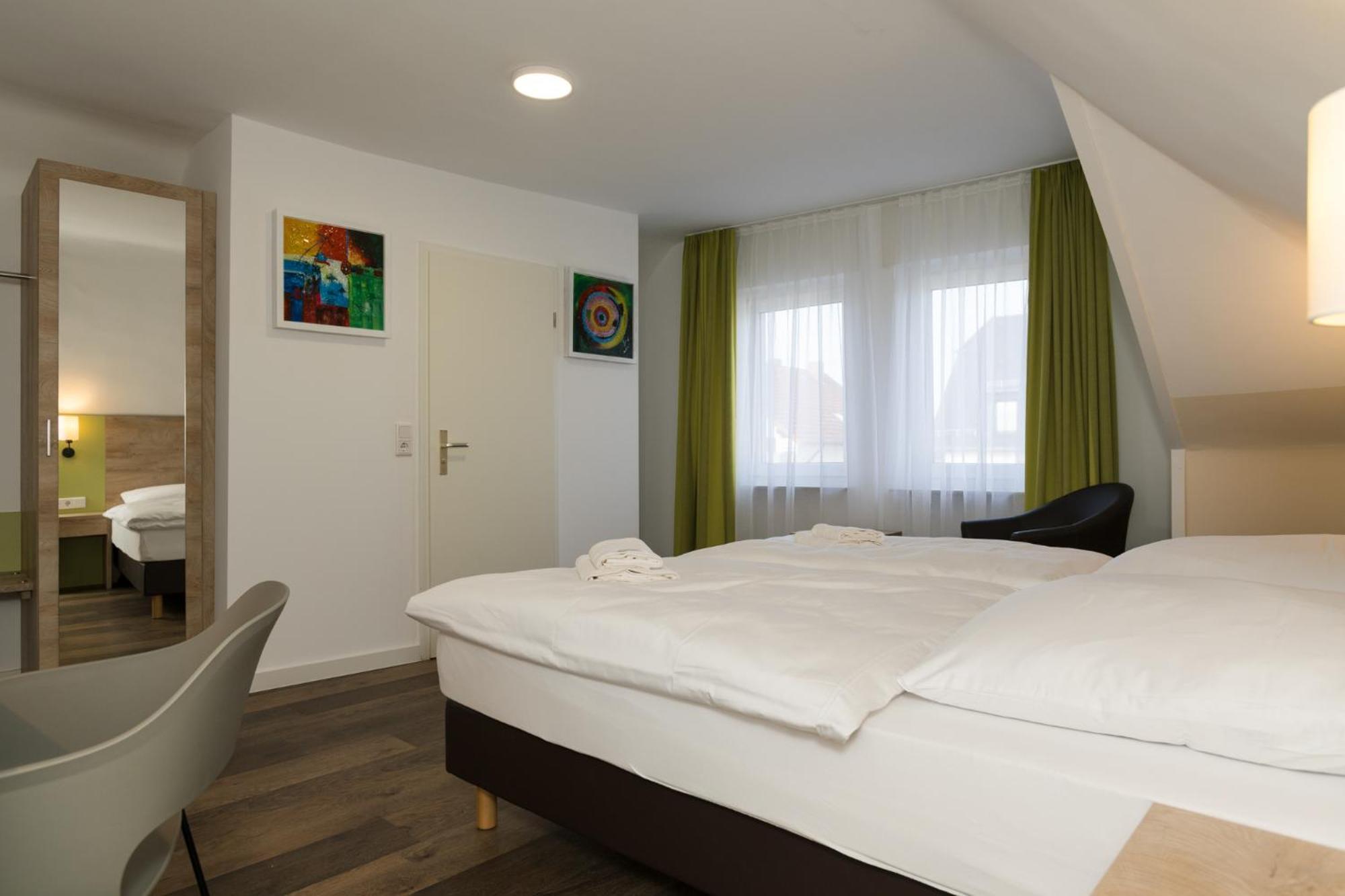 Roca Restaurant Und Hotel Bommersheim Buitenkant foto