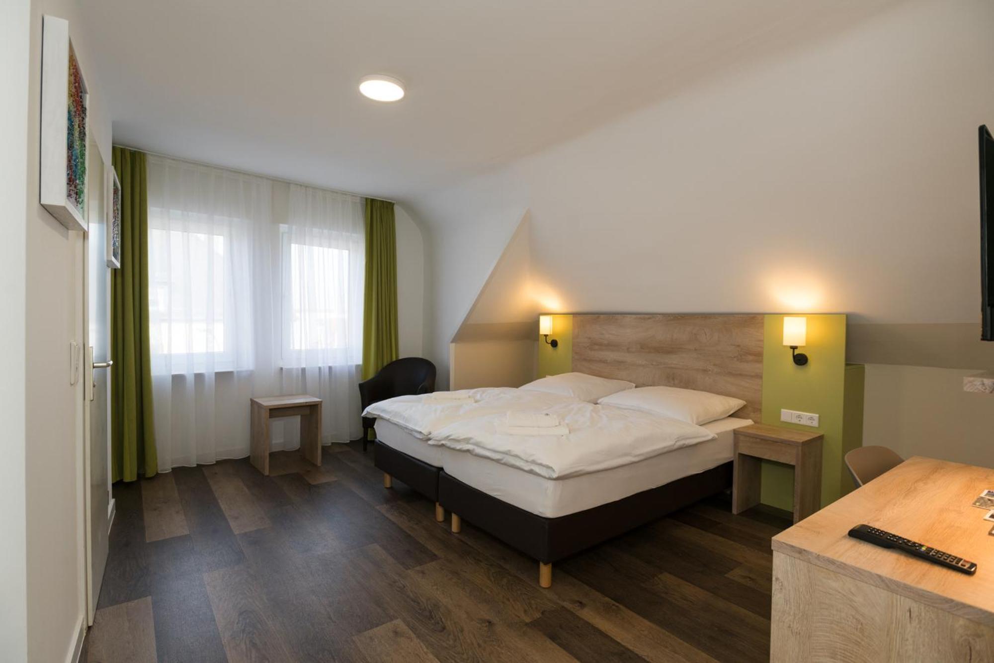 Roca Restaurant Und Hotel Bommersheim Buitenkant foto