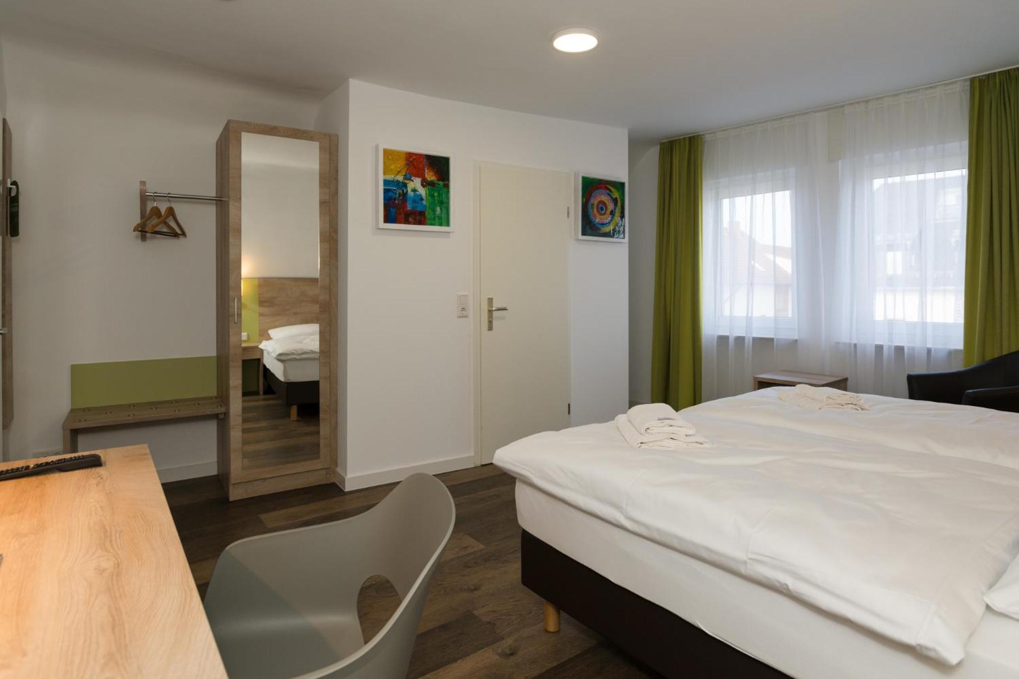 Roca Restaurant Und Hotel Bommersheim Buitenkant foto