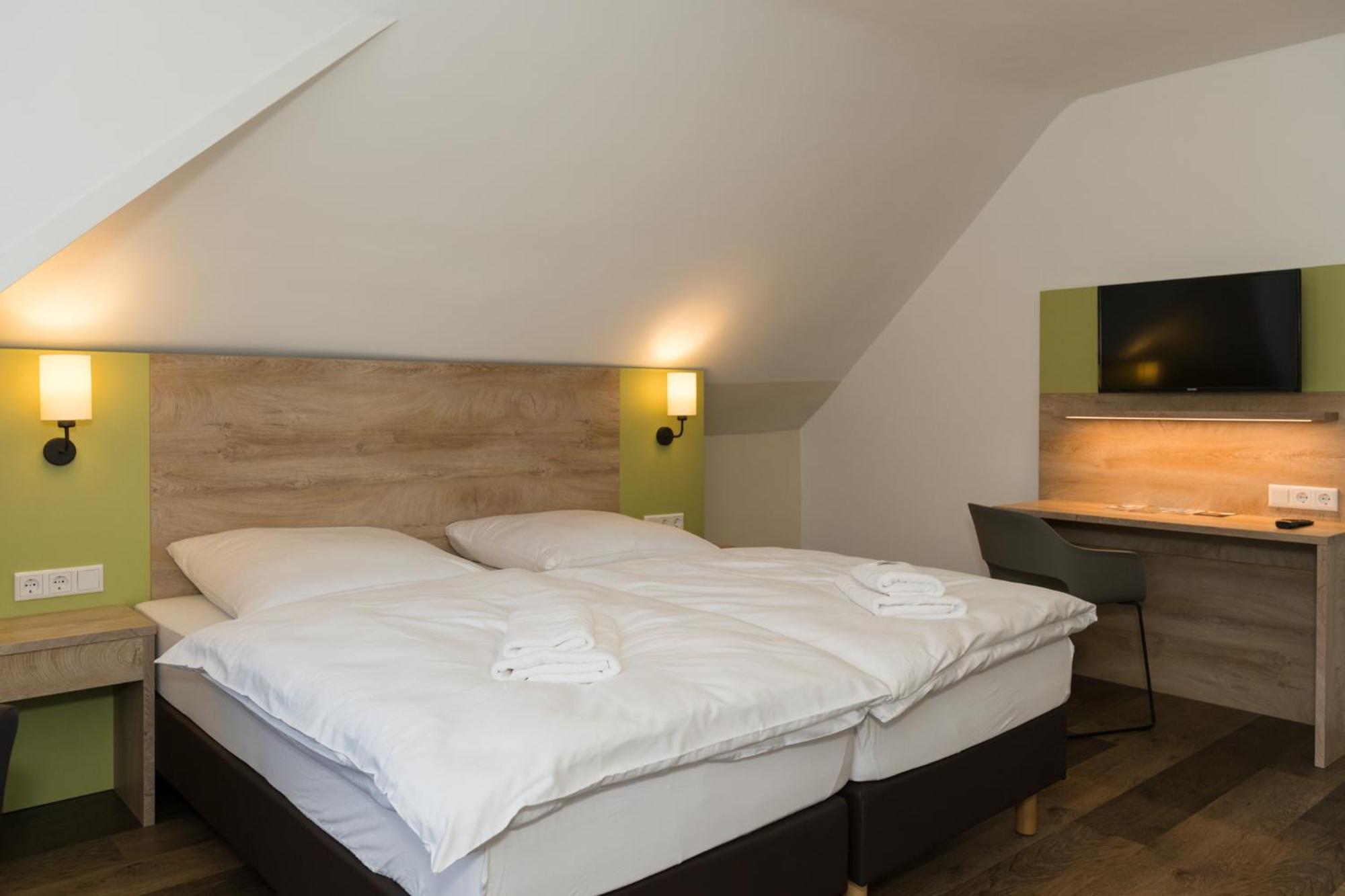 Roca Restaurant Und Hotel Bommersheim Buitenkant foto