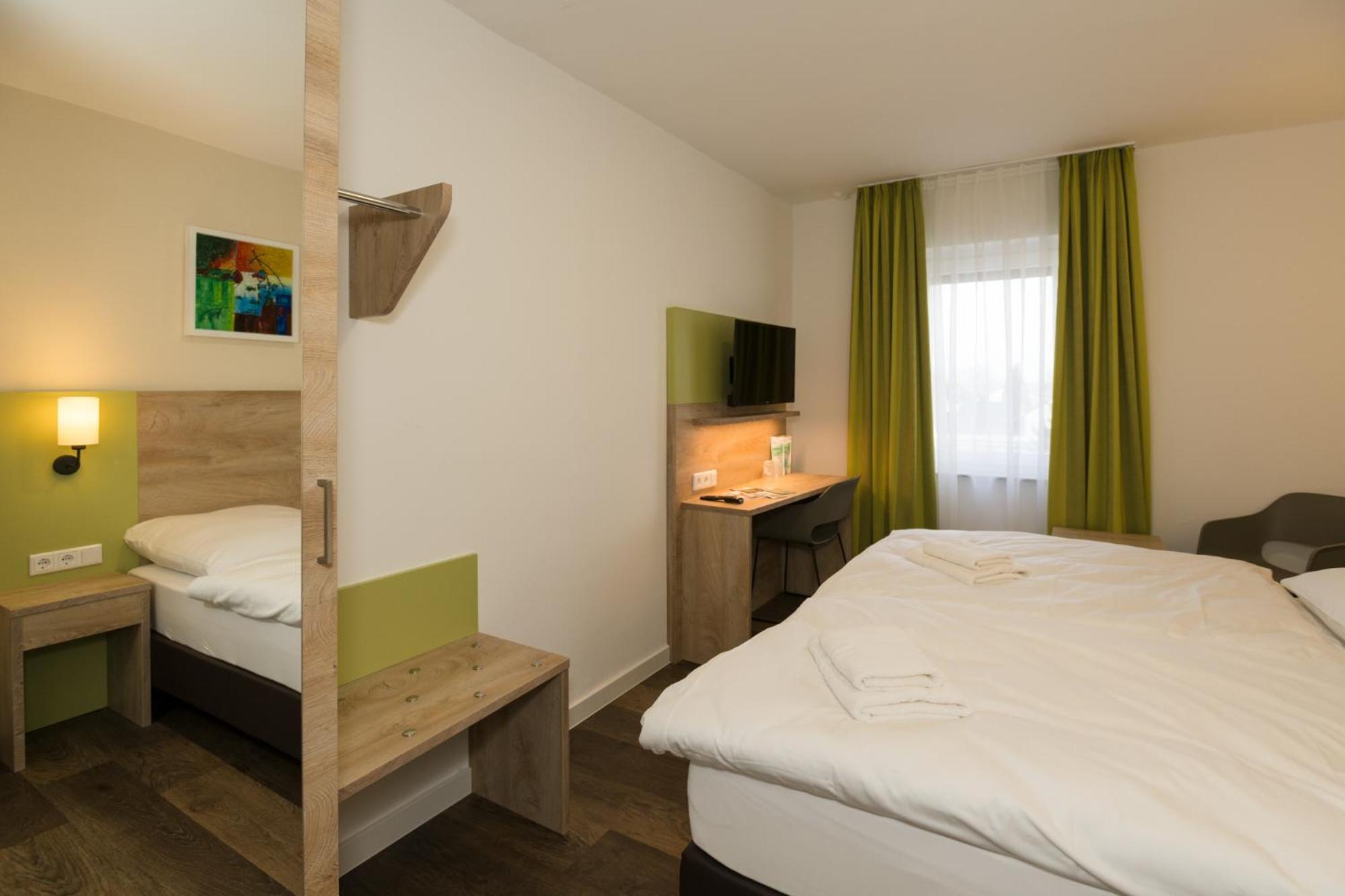 Roca Restaurant Und Hotel Bommersheim Buitenkant foto