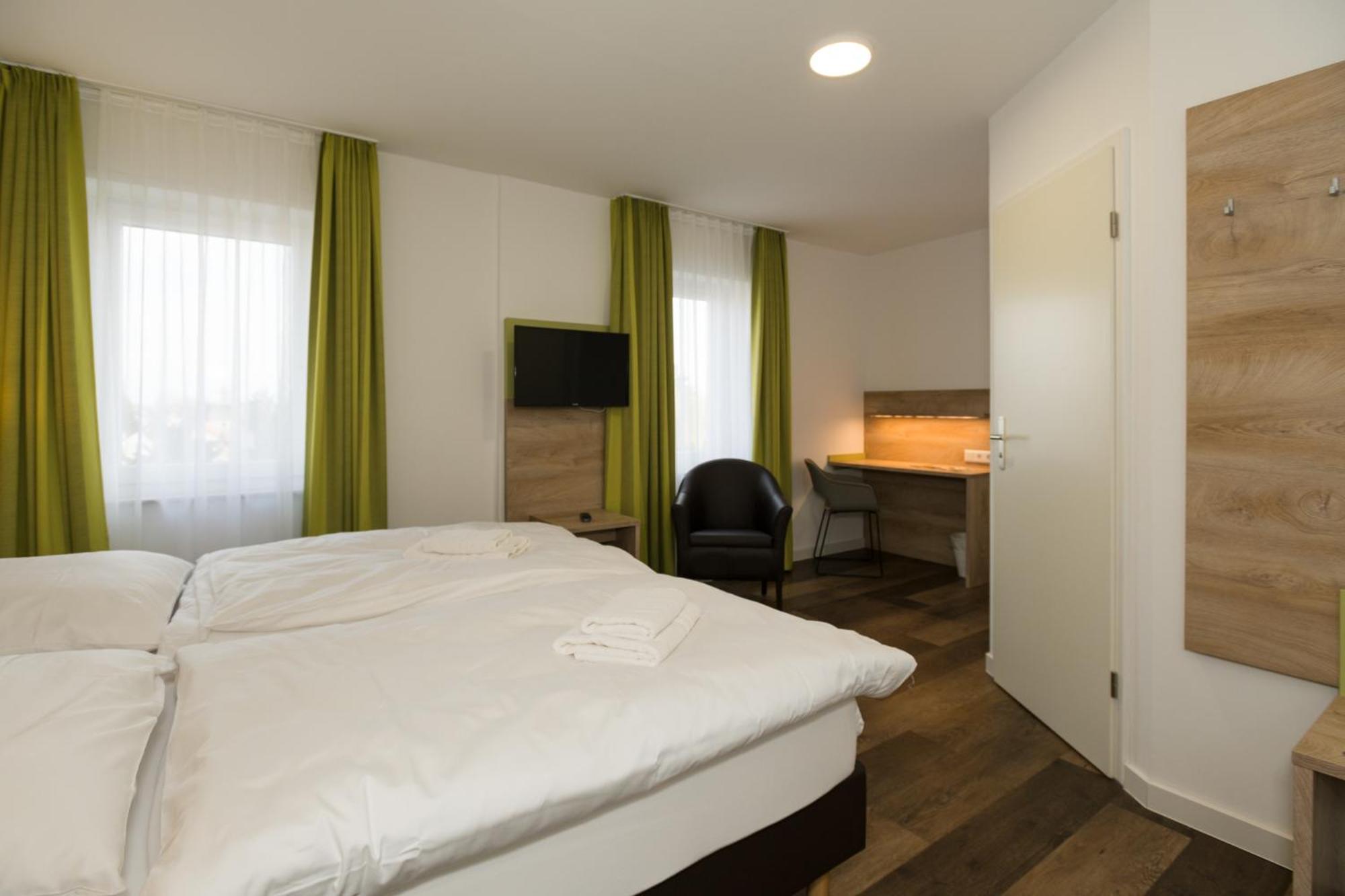 Roca Restaurant Und Hotel Bommersheim Buitenkant foto